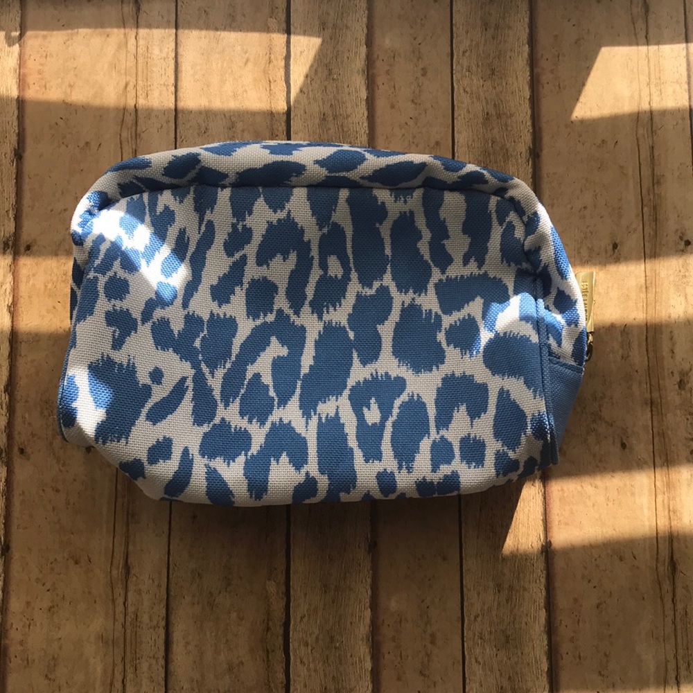 Estée Lauder cosmetic bag